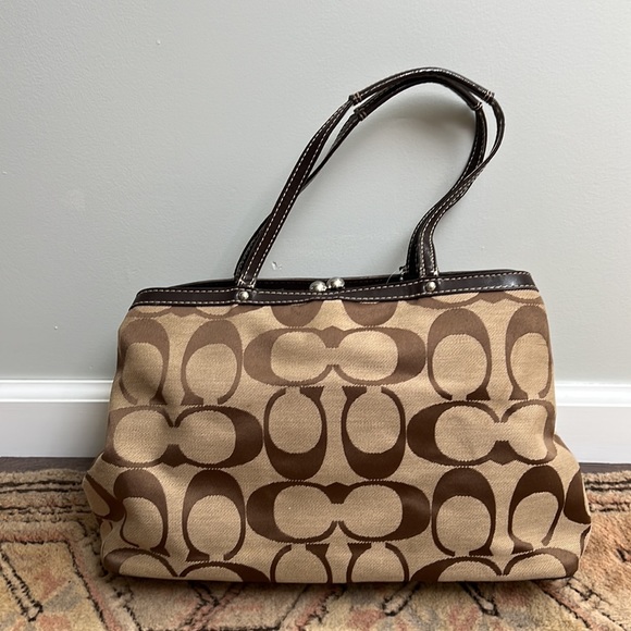 Authentic Coach Shoulder Bag and Matching Wallet - Picture 2 of 9